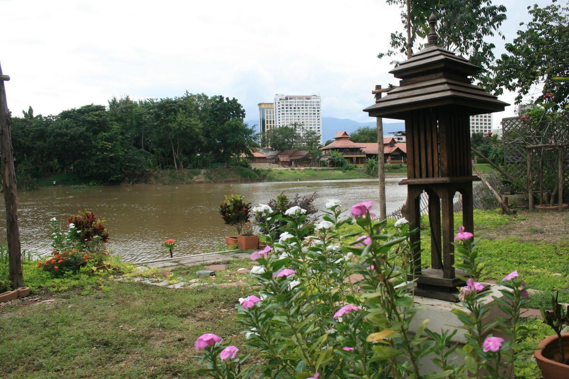 Hotel Baan Ing Ping Chiang Mai Exterior foto