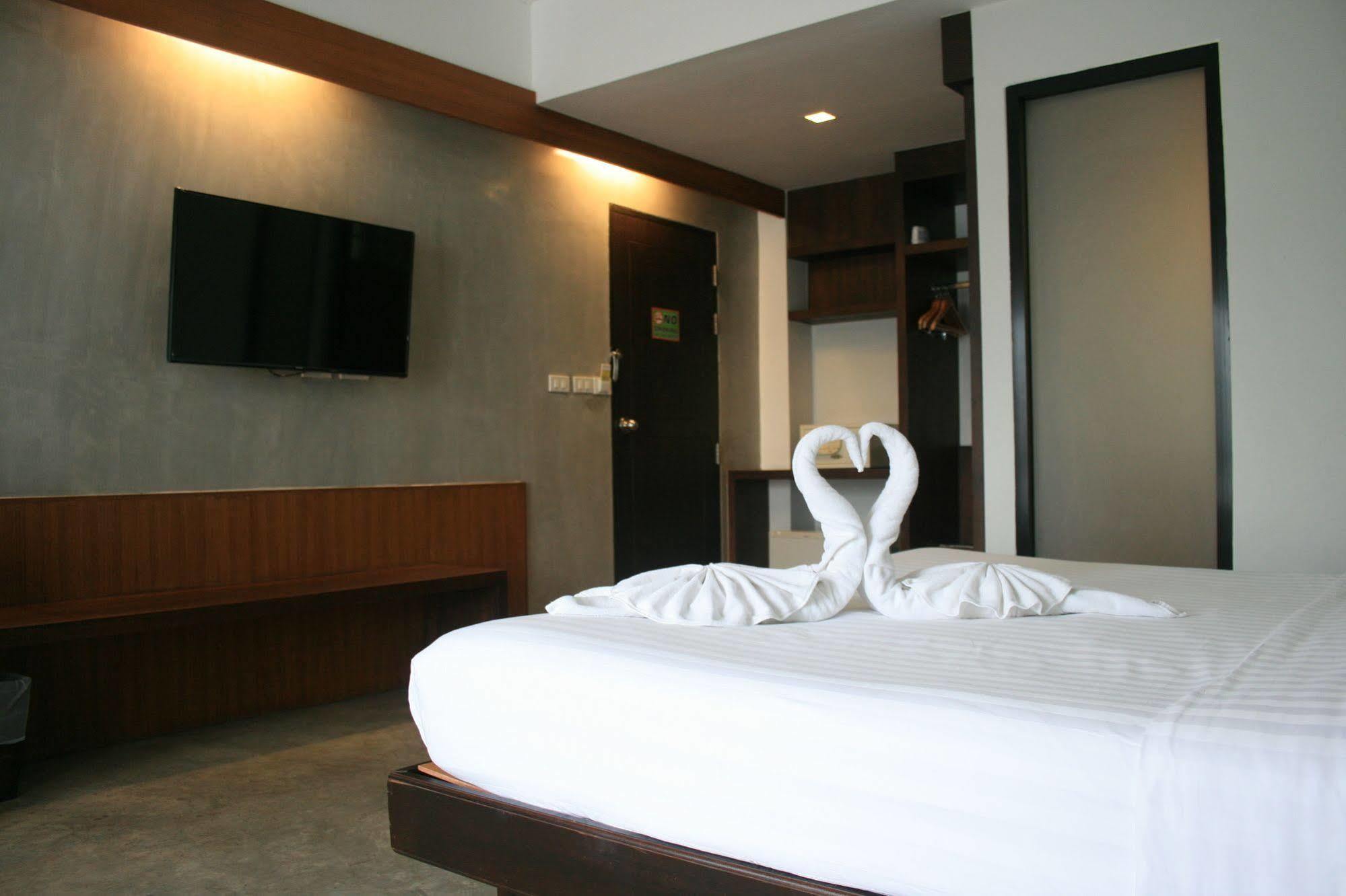 Hotel Baan Ing Ping Chiang Mai Exterior foto